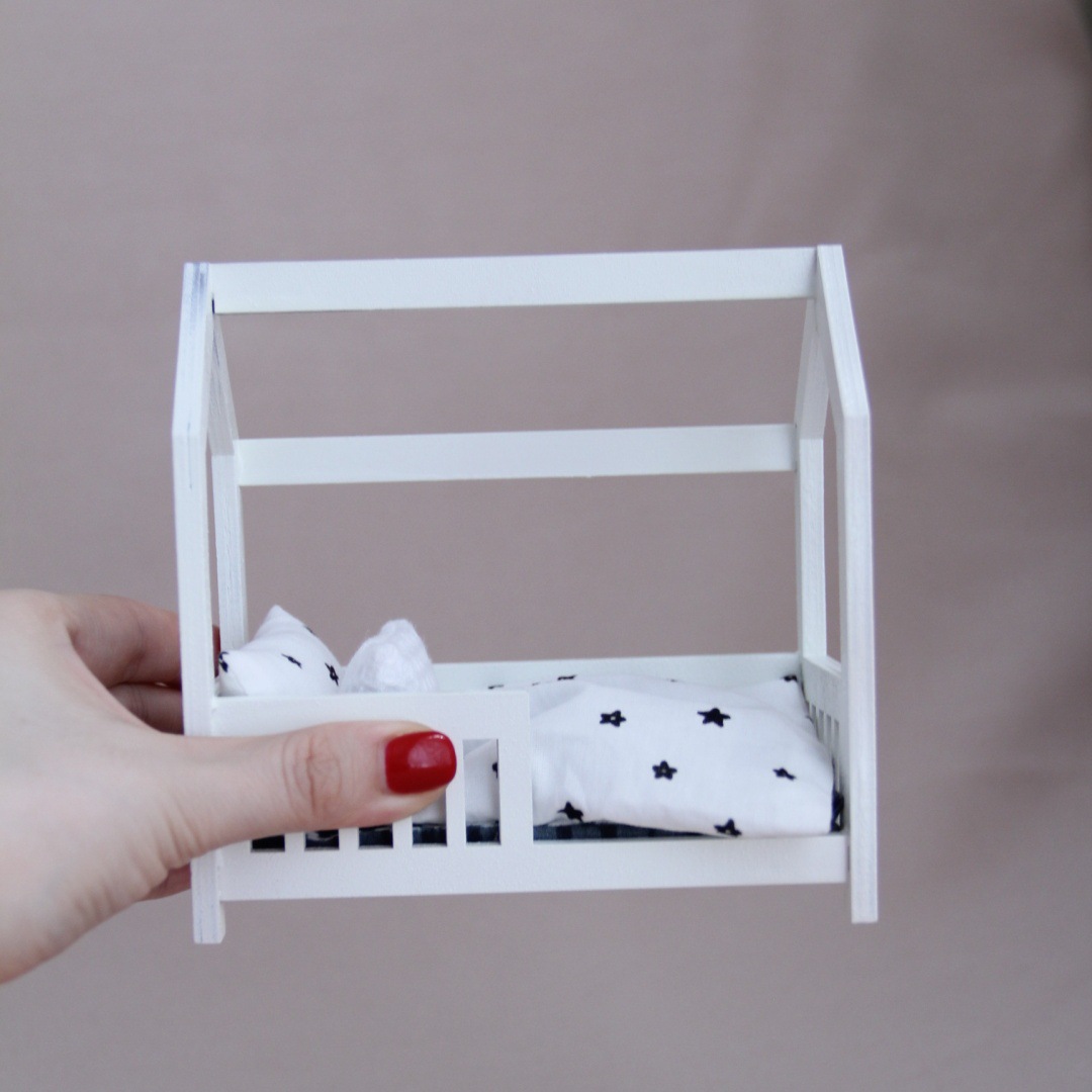 1:12 miniatuur houten babybedj - Baby Nursery Age recensie en prijs