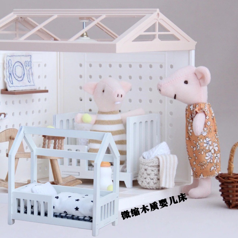 1:12 miniatuur houten babybedj - Baby Nursery Age recensie en prijs