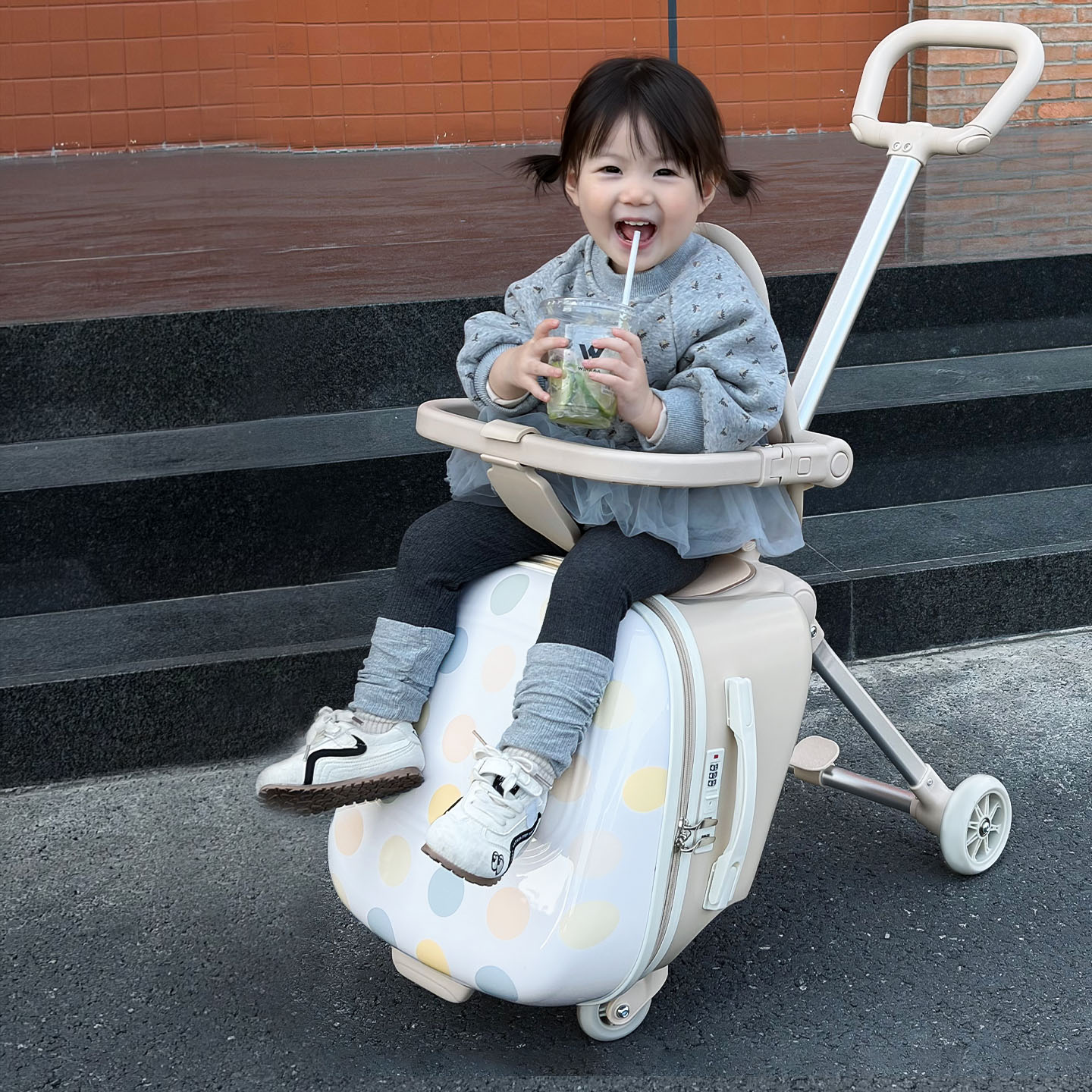 Reiskoffer voor kinderen, waar - Baby Nursery Trolley recensie en prijs
